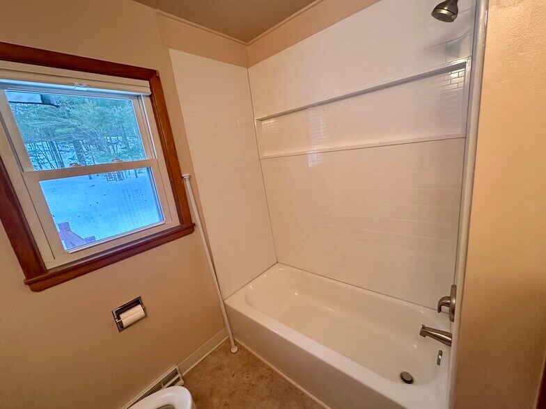 Building Photo - 1825 W Fair Ave