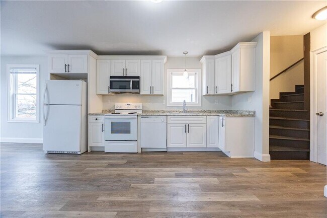 Building Photo - 214 Silver Spring St