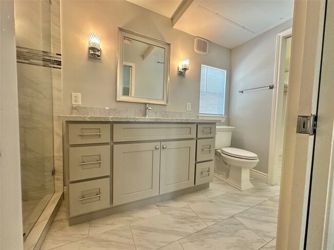 Building Photo - 10518 Pleasanton Dr