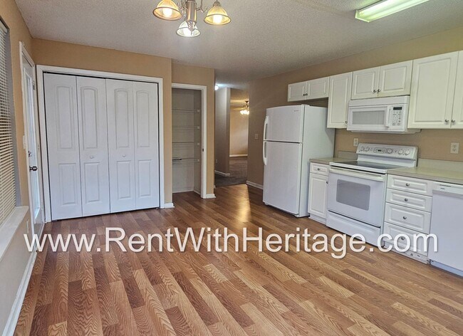 Building Photo - GORGEOUS LAKE VIEW HOME IN POPULAR LAKERIDGE SUBDIVSION! GREAT LOCATION - CLOSE TO EVERYTHING