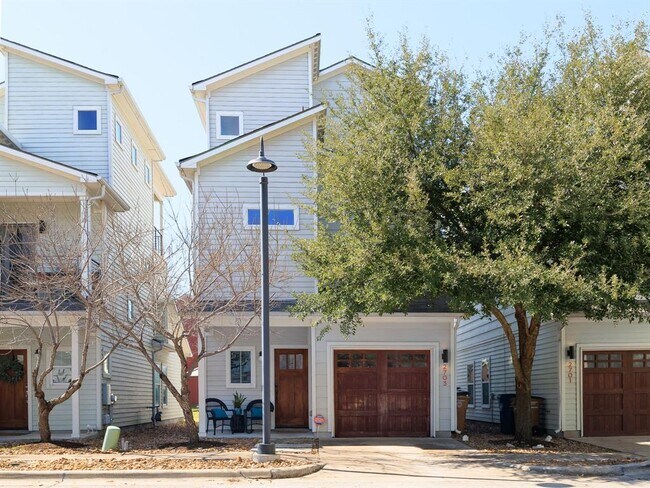 Primary Photo - 2703 Halcyon Dr