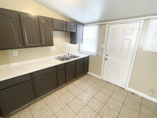 Building Photo - Martindale-Brightwood 4BR House!