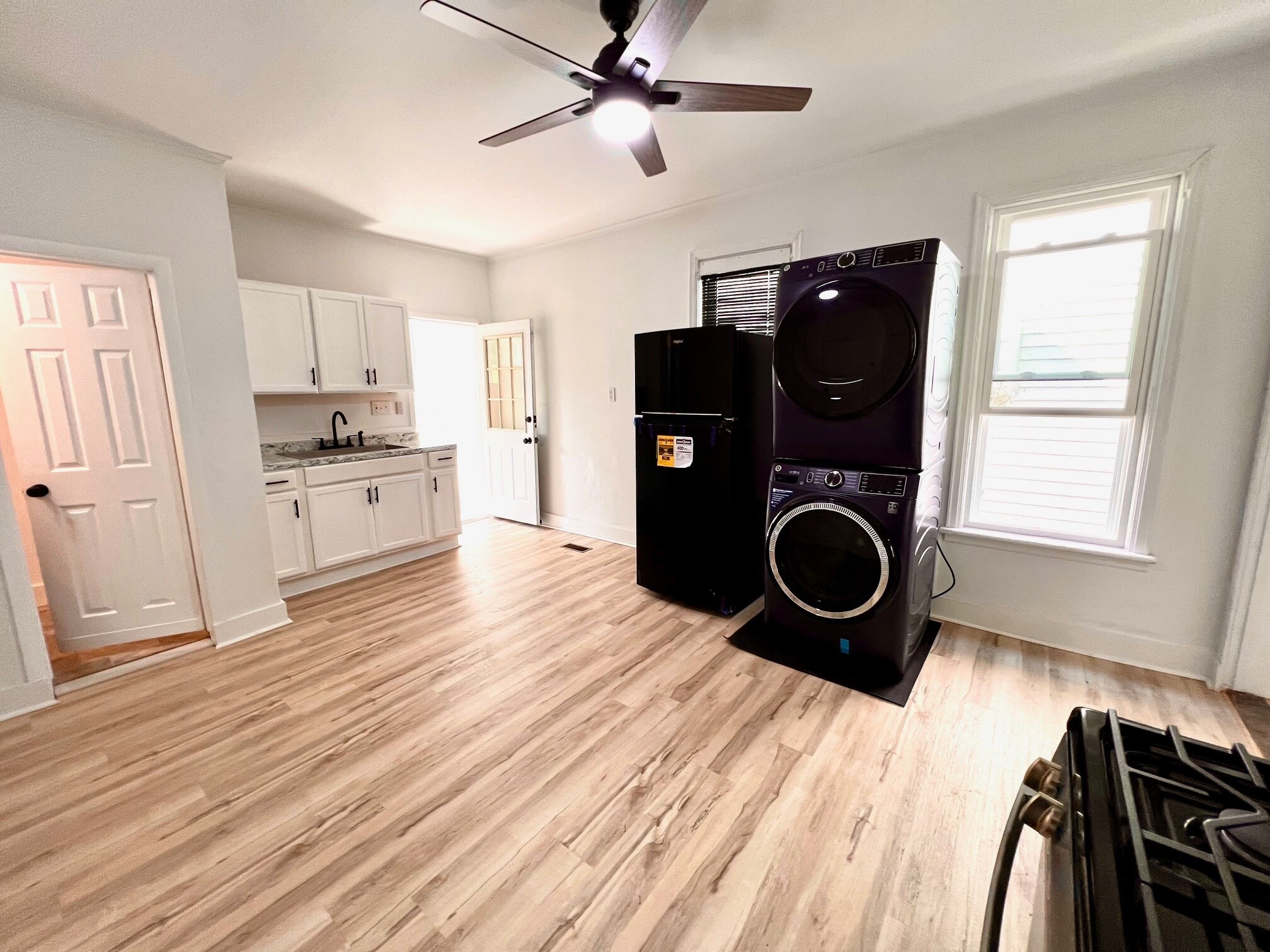 Building Photo - 39 1/2 Milton Ave