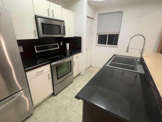 Building Photo - 2944 Hidden Hills Rd