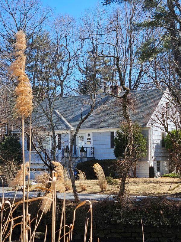 Primary Photo - 1035 Shore Acres Dr