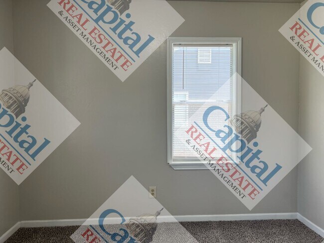 Building Photo - Charming 2 Bedroom