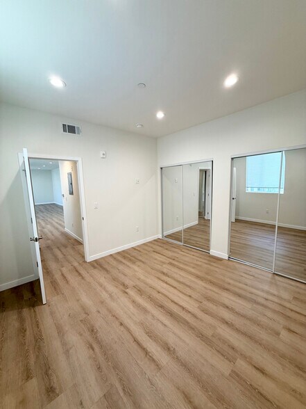 Building Photo - 8827 Van Nuys Blvd