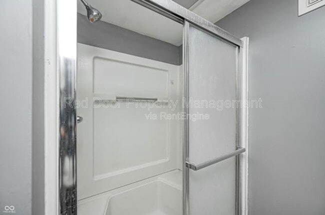 Building Photo - 6115 Indianola Ave