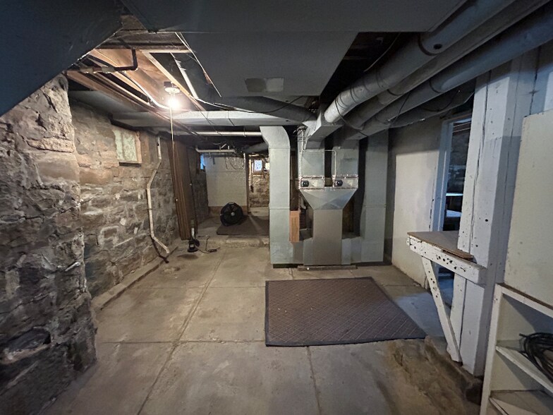 Building Photo - 231 S Prairie Ave