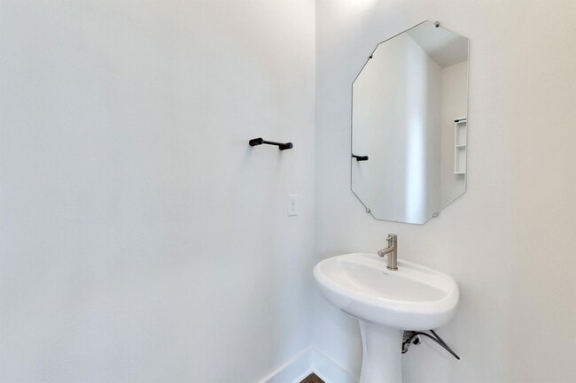 Building Photo - 4500 Freedom Dr