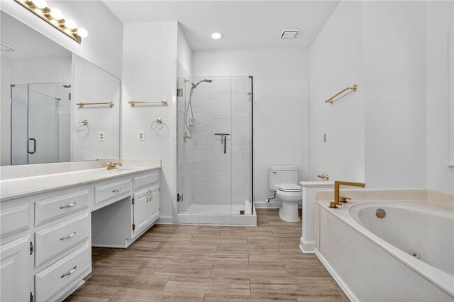 Building Photo - 10825 Pinewalk Forest Cir