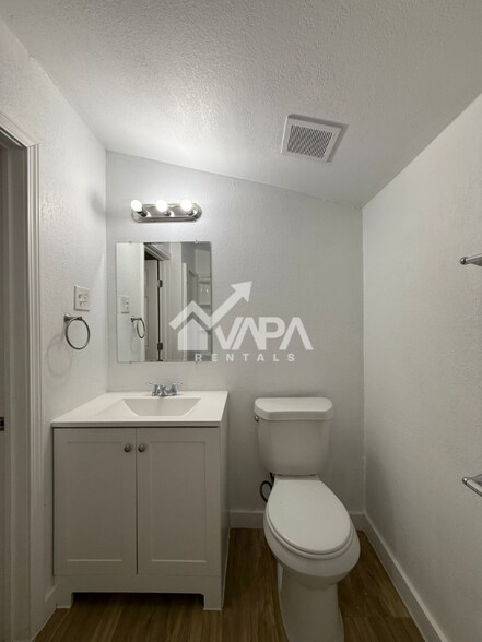 Building Photo - 247 Longview Dr