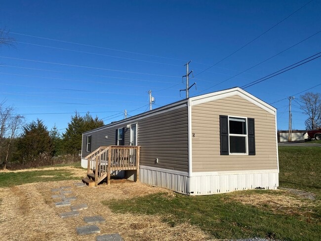 Primary Photo - 102 Claude Simmons Rd