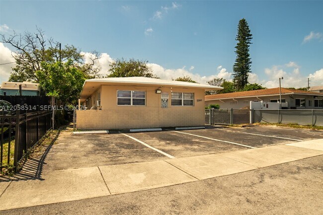 Building Photo - 15940 NE 19th Pl