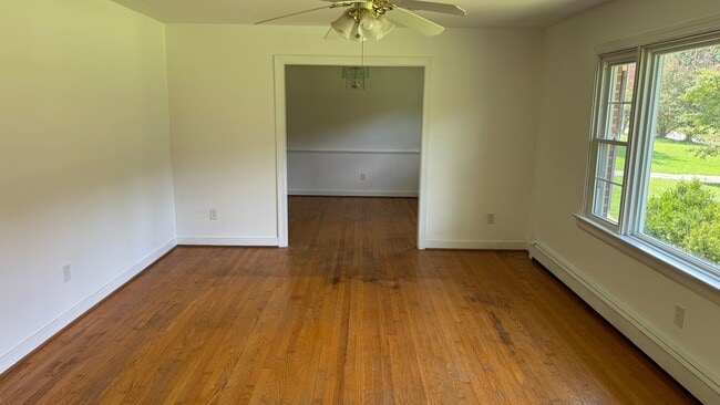 Building Photo - Brick Rancher with 1 acre in Hanover County!