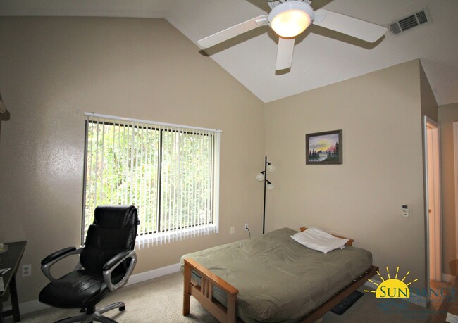 Building Photo - Great 2 Bedroom Lakefront Condo in Niceville