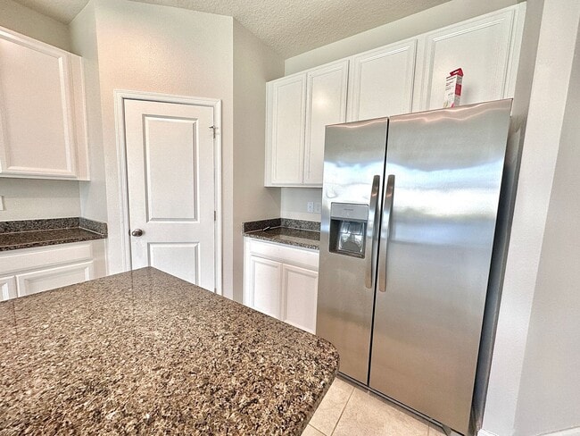 Building Photo - This amazing 4 bedroom, 2 bathroom single ...