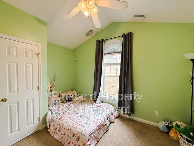 Building Photo - 7704 Redwood Ave