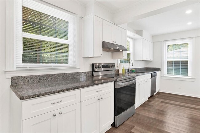 Building Photo - 331 Azalea Cir W