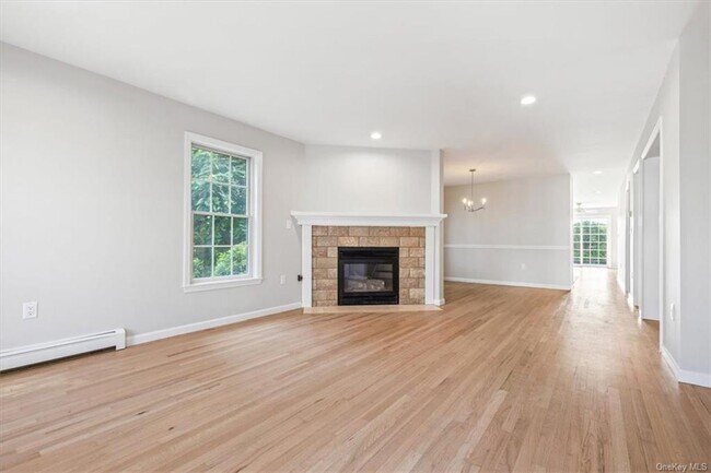 Building Photo - 131 Maple Ave