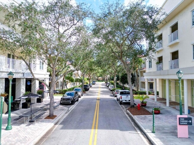 Building Photo - 1155 Main St