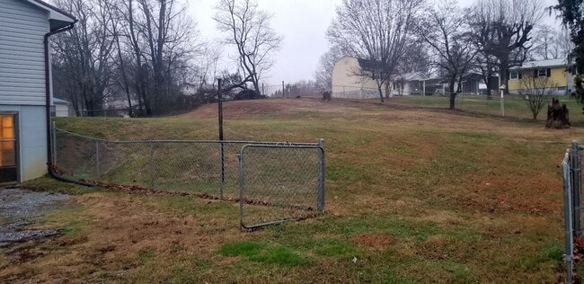 Building Photo - 60 Lorraine St