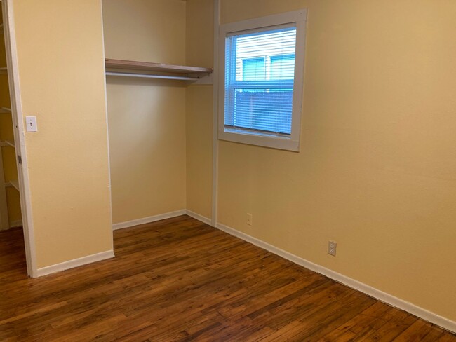 Building Photo - Charming Bungalow in Roselawn – Available ...