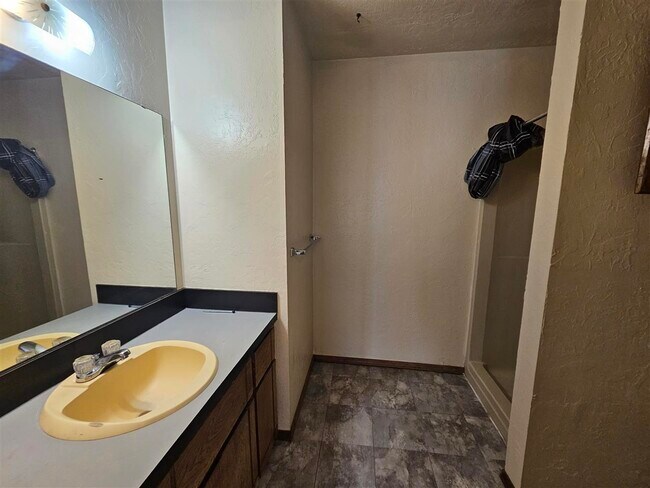 Building Photo - 4023 NW Ozmun Ave