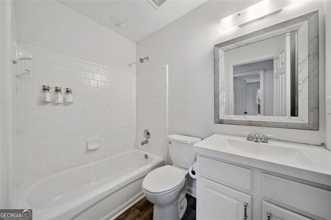 Building Photo - 1636 Heyford Cir