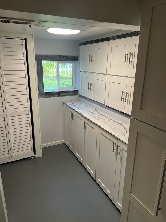 Building Photo - 220 N Graylynn Dr