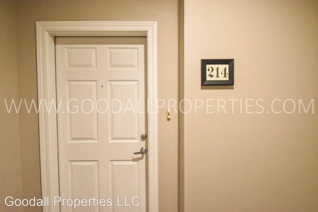Building Photo - 2 br, 2 bath House - 3031 Grand Ave #214