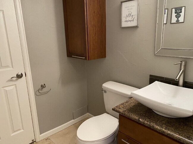 Building Photo - "Charming 2-Bed Townhouse Retreat in Denver – Spacious 1,240 Sq Ft with 1.5 Baths!"