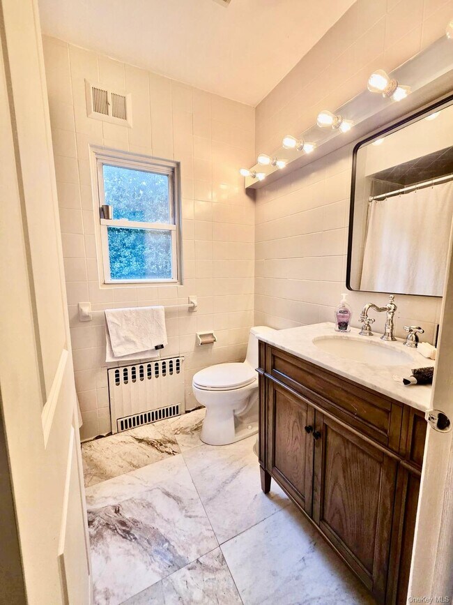 Building Photo - 18 Webster Ave