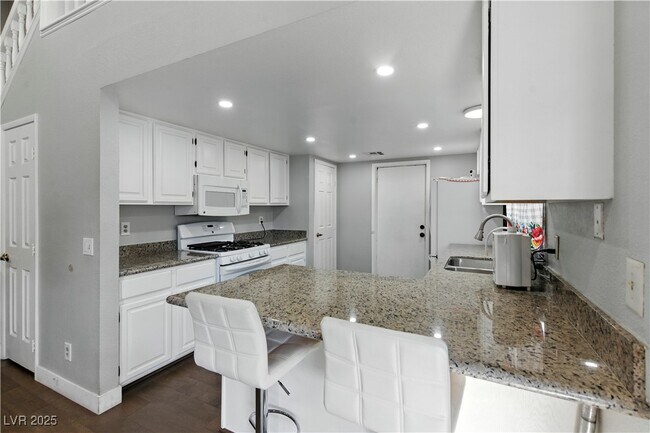 Building Photo - 3280 Dayflower St