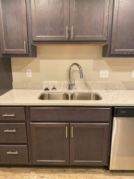 Building Photo - 950 Commercial St