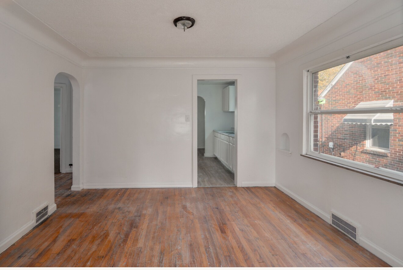 Building Photo - 15411 Seymour St