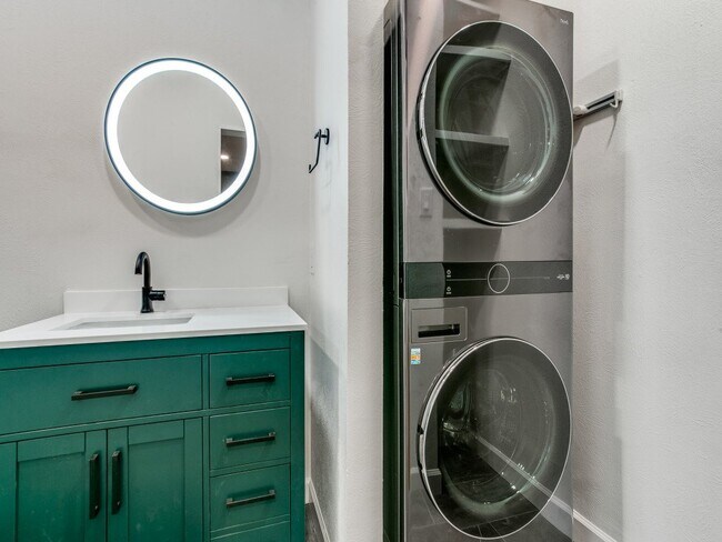 Building Photo - TCU 1 bedroom Unit - Summer 2026 Move In