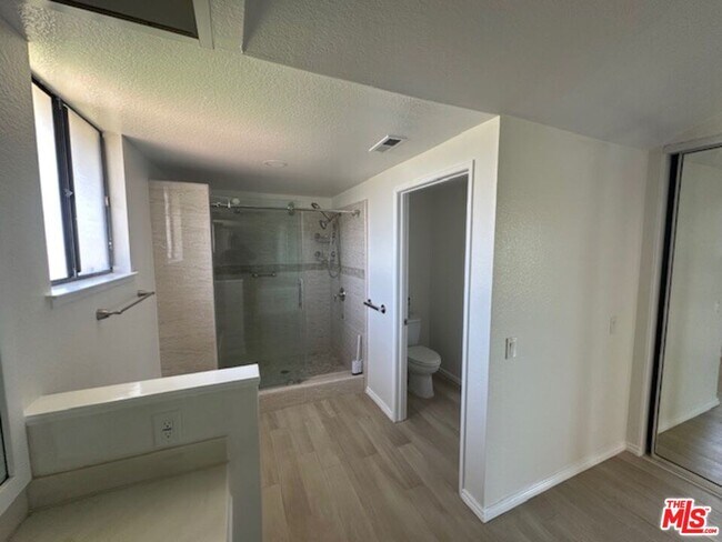 Building Photo - 6501 Bradley Pl