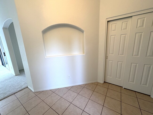 Building Photo - 1870 E Purple Martin Ln