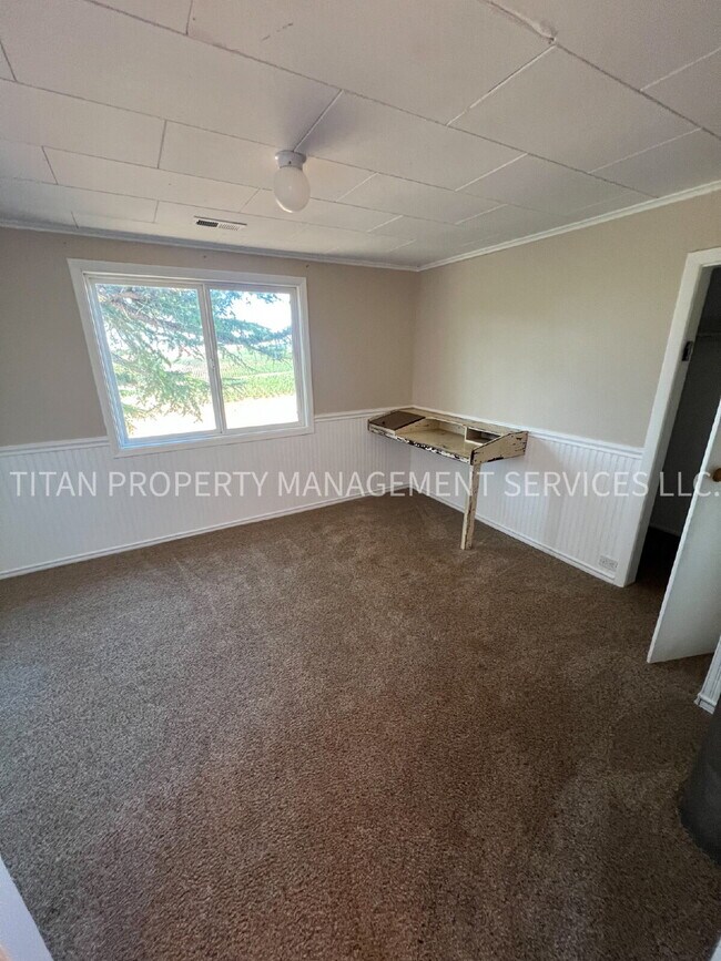 Building Photo - Charming 4-Bed Farm house with 2.5 Baths o...