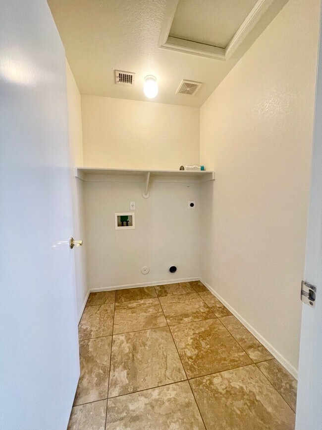Building Photo - Fabulous 3-bedroom, 2-bathroom home For Rent in Avondale!!