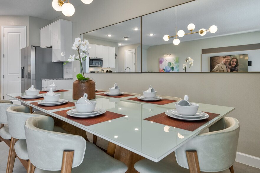 Building Photo - 8013 Formosa Vly Pl