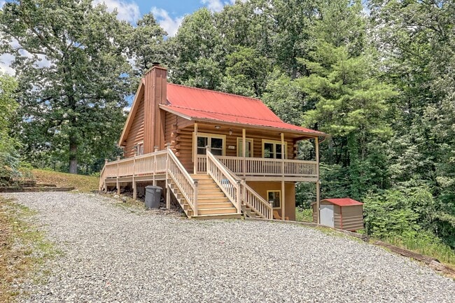 Primary Photo - 122 Treetop Ln