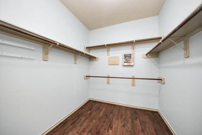 Building Photo - 2406 Aura Ct