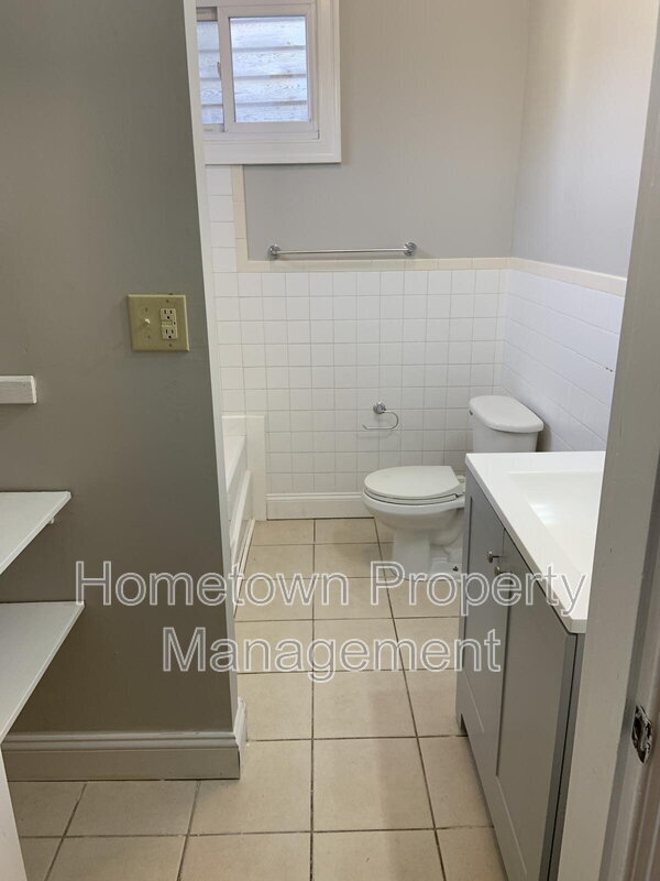 Primary Photo - 69 Main St