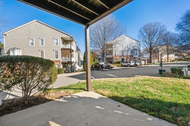 Building Photo - Olde Raleigh Stunner! 2 Primary Suites! Flexible move in date!