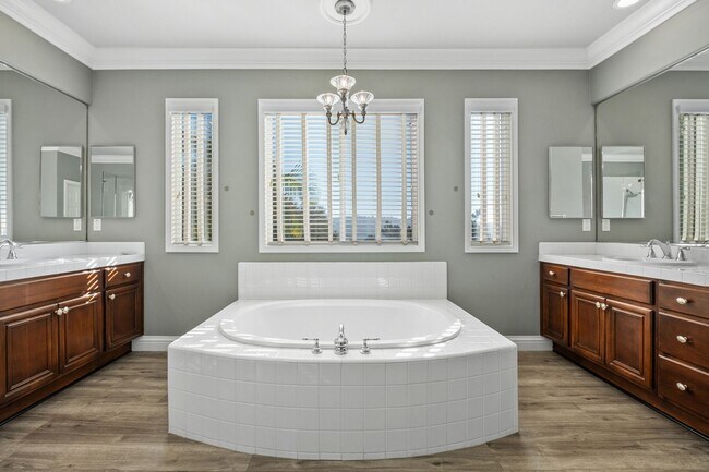 Building Photo - Stunning 5-Bedroom Pool Home in Talega – Luxury Living in San Clemente