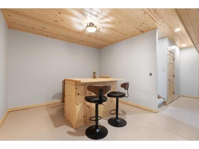 Building Photo - 11423 Fawn Lake Rd