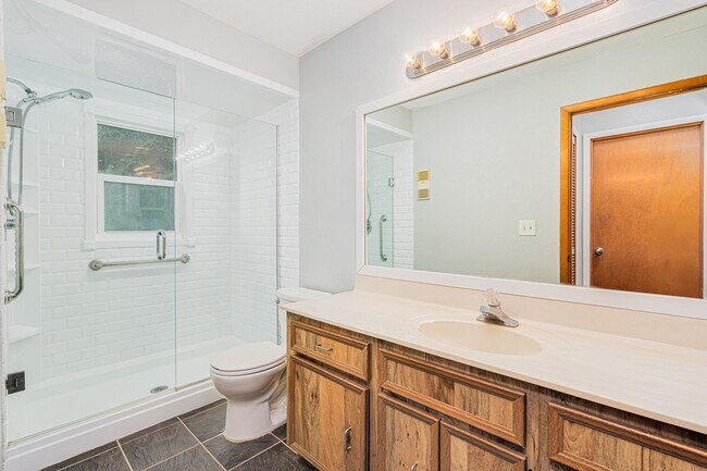 Building Photo - Spacious 2 Bedroom 2 Bath Home in Georgetowne