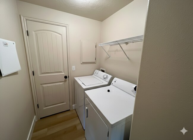 Building Photo - 956 W 580 S